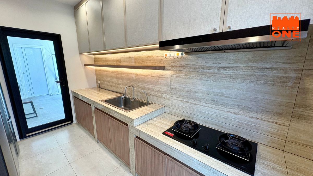 For SaleHouseRama 2, Bang Khun Thian : Corner Detached House for Sale – Mantana Rama 2 – Thien Thale Largest House Type | Prime Corner Plot | Beautifully Decorated