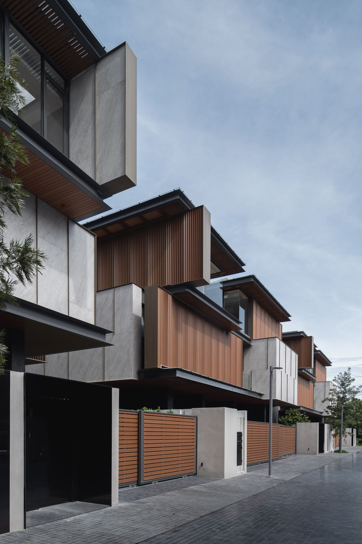 For SaleHouseBang Sue, Wong Sawang, Tao Pun : 3 -storey detached house for sale. Sonle Residences project (Sunle Residence), Ratchadaphisek, near MRT Wongsawang, only 900 meters, with a large private pool and a large Courtyard.