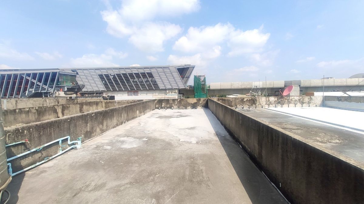 For RentShop HouseMin Buri, Romklao : Divided for rent, 1-2 floors, commercial buildings Next to Ramkhamhaeng Road Next to the Orange Line Nom Klao Station Near Triam Udom Suksa School, Size 20.3 square wah, 2 bedrooms, 2 bathrooms, Saphan Sung Subdistrict, Saphan Sung District, Bangkok