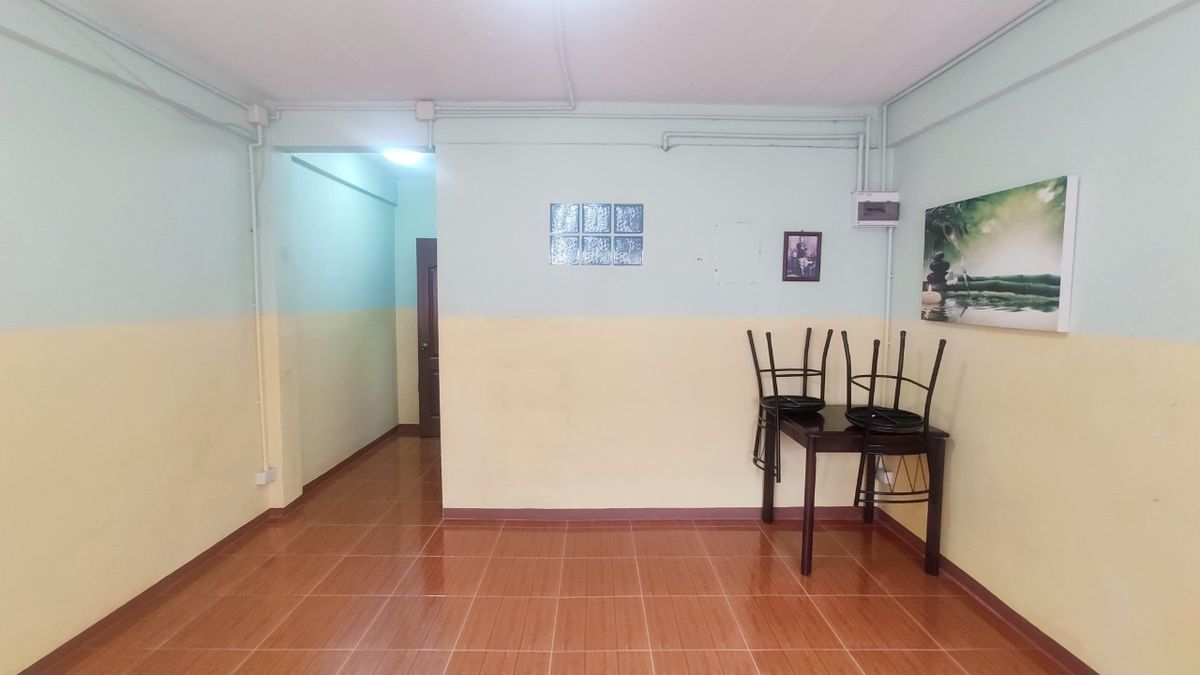 For RentShop HouseMin Buri, Romklao : Divided for rent, 1-2 floors, commercial buildings Next to Ramkhamhaeng Road Next to the Orange Line Nom Klao Station Near Triam Udom Suksa School, Size 20.3 square wah, 2 bedrooms, 2 bathrooms, Saphan Sung Subdistrict, Saphan Sung District, Bangkok