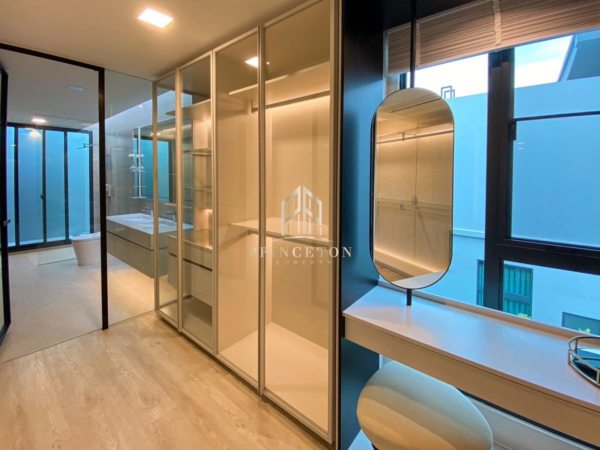 HousePattanakan, Srinakarin : Luxury Home for Sale or Rent at VIVE Krungthep Kreetha Comes with a Private Swimming Pool 📞092-4252445