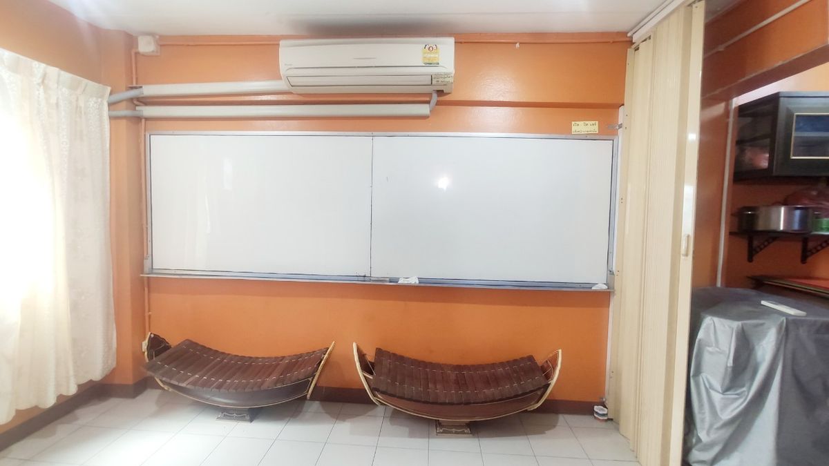 For RentShop HouseMin Buri, Romklao : Divided for rent, 1-2 floors, commercial buildings Next to Ramkhamhaeng Road Next to the Orange Line Nom Klao Station Near Triam Udom Suksa School, Size 20.3 square wah, 2 bedrooms, 2 bathrooms, Saphan Sung Subdistrict, Saphan Sung District, Bangkok