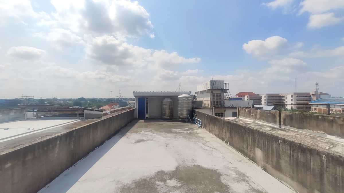 For RentShop HouseMin Buri, Romklao : Divided for rent, 1-2 floors, commercial buildings Next to Ramkhamhaeng Road Next to the Orange Line Nom Klao Station Near Triam Udom Suksa School, Size 20.3 square wah, 2 bedrooms, 2 bathrooms, Saphan Sung Subdistrict, Saphan Sung District, Bangkok