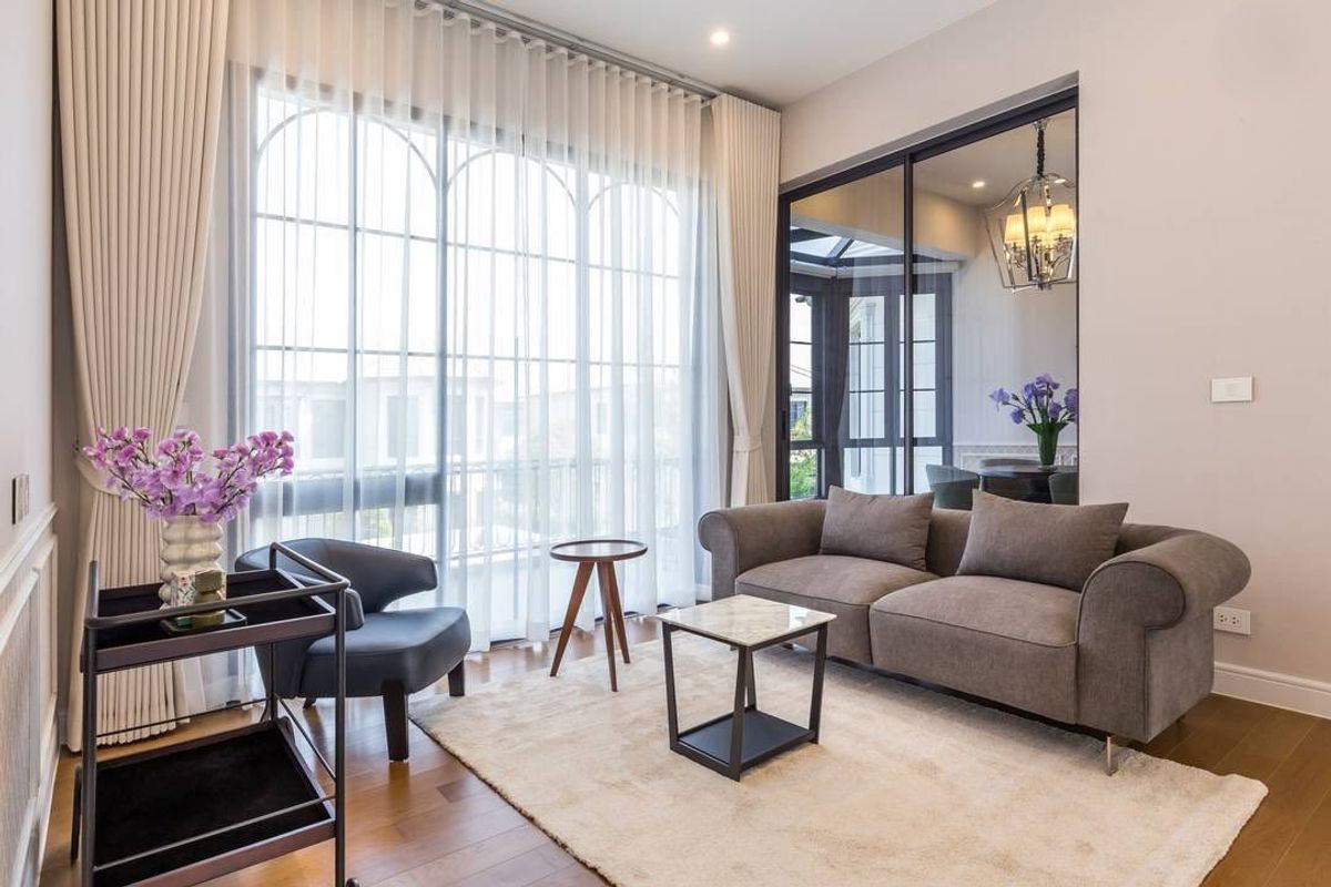 บ้านพัฒนาการ ศรีนครินทร์ : 🏡✨ ที่สุดของความหรูหรา! คฤหาสน์ สไตล์ Modern Classic  นาราสิริ - กรุงเทพกรีฑา ✨🏡