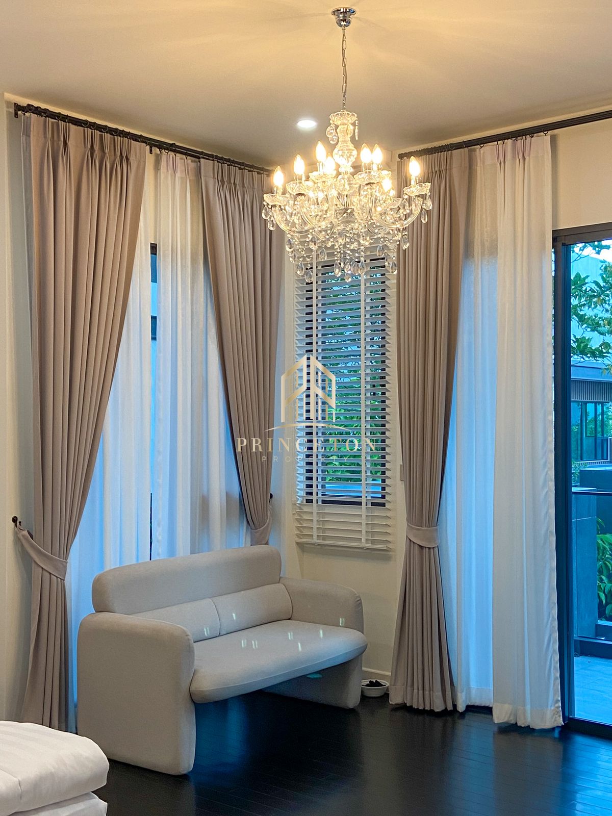 ให้เช่าบ้านเลียบทางด่วนรามอินทรา : ดิ ออเนอร์ โยธินพัฒนา บ้านเดี่ยวสไตล์ Private Pool Villa 3 ชั้น ระดับ Super Luxury 📞092-4252445 The Honor Yothinpattana