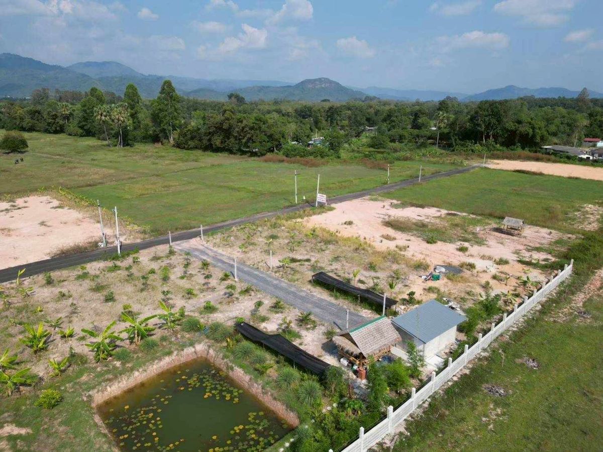 ขายที่ดินนครนายก : 🌄🏡 โอกาสทอง! ที่ดิน 1 ไร่ นครนายก-บ้านนา-บ้านพร้าว ติดถนนลาดยาง! 🏡