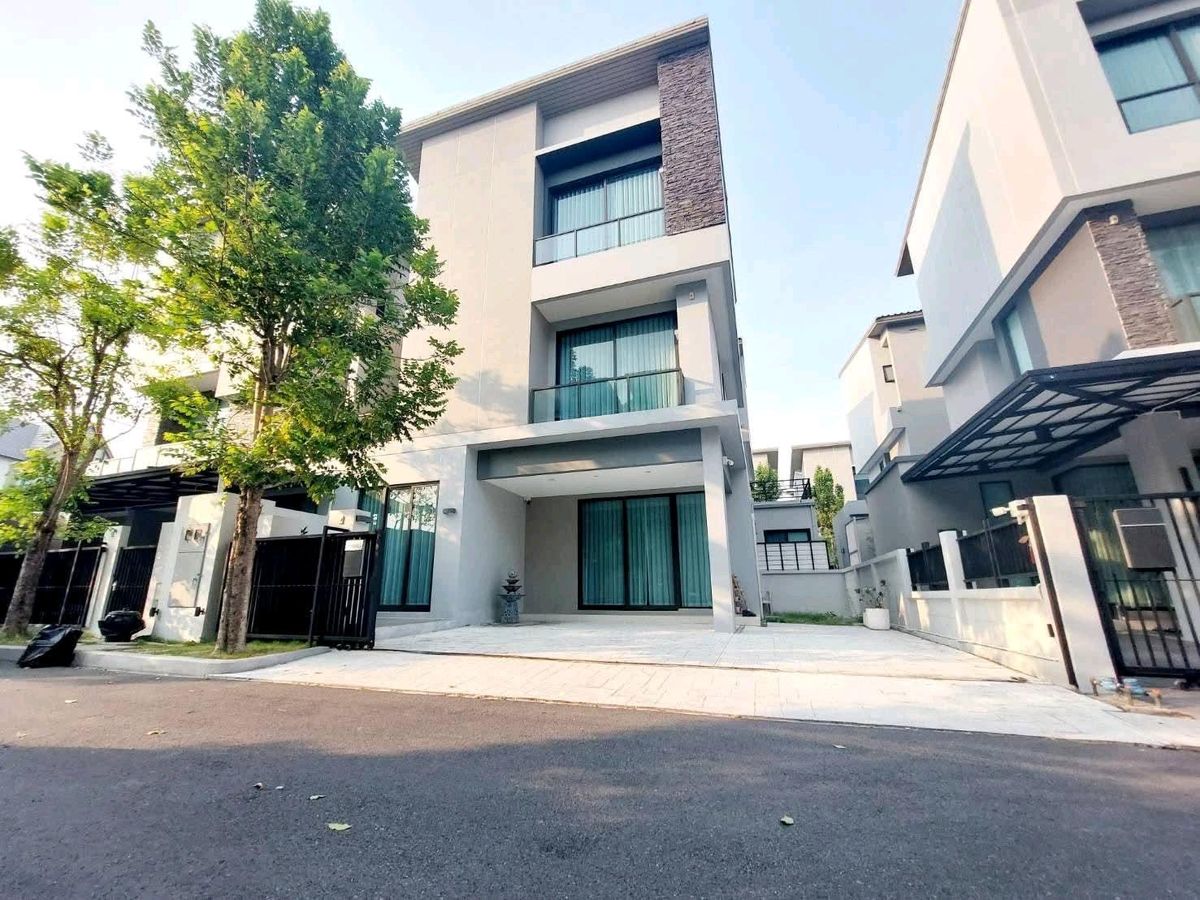 ให้เช่าบ้านเลียบทางด่วนรามอินทรา : ให้เช่าบ้านแฝด 3 ชั้น Luxury Modern ทำเลเกษตร–นวมินทร์ | Baan Klang Muang Classe สุคนธสวัสดิ์ 19