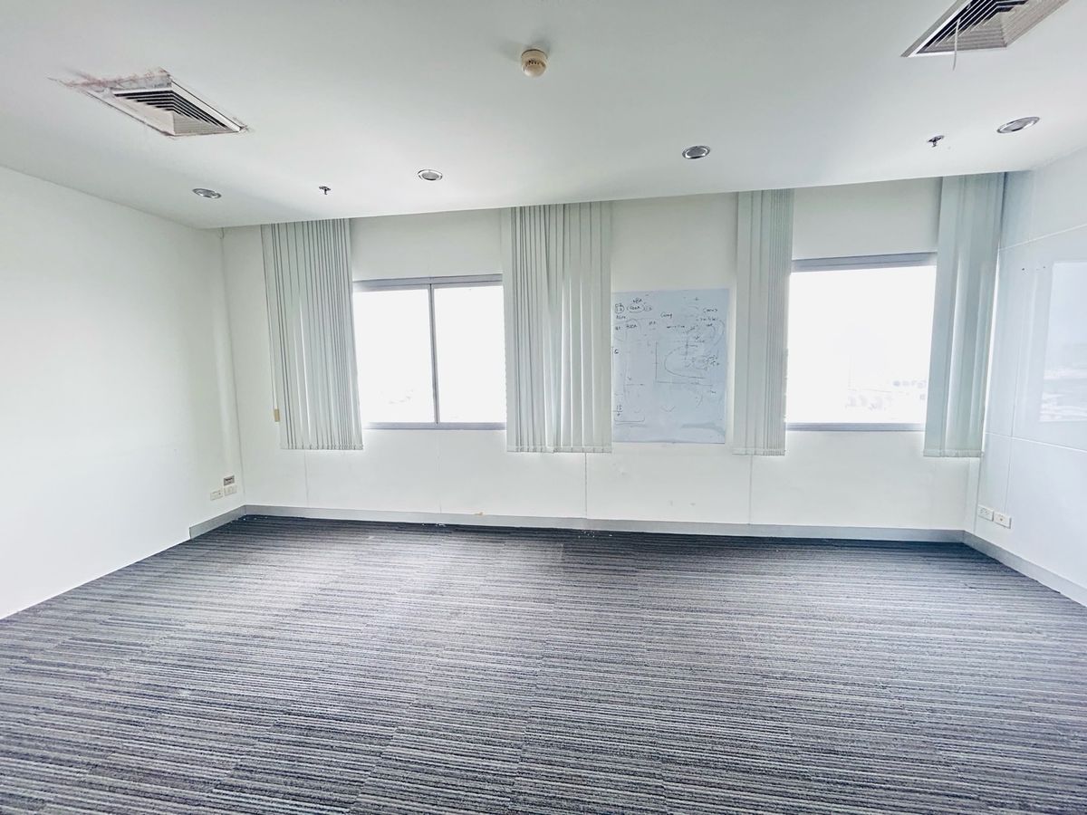 ให้เช่าสำนักงานนนทบุรี บางใหญ่ บางบัวทอง : ให้เช่า - สำนักงานเซ็นทรัลพลาซ่า แจ้งวัฒนะ ติดหน้า “MRT แจ้งวัฒนะ-ปากเกร็ด 26 และ 28”   ห่างจากทางขึ้นทางด่วนเพียง 1.4 กม. (ต่อรองได้)