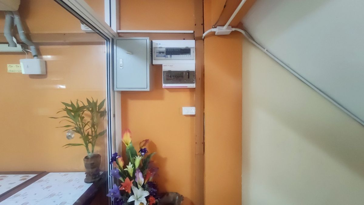 For RentShop HouseMin Buri, Romklao : Divided for rent, 1-2 floors, commercial buildings Next to Ramkhamhaeng Road Next to the Orange Line Nom Klao Station Near Triam Udom Suksa School, Size 20.3 square wah, 2 bedrooms, 2 bathrooms, Saphan Sung Subdistrict, Saphan Sung District, Bangkok
