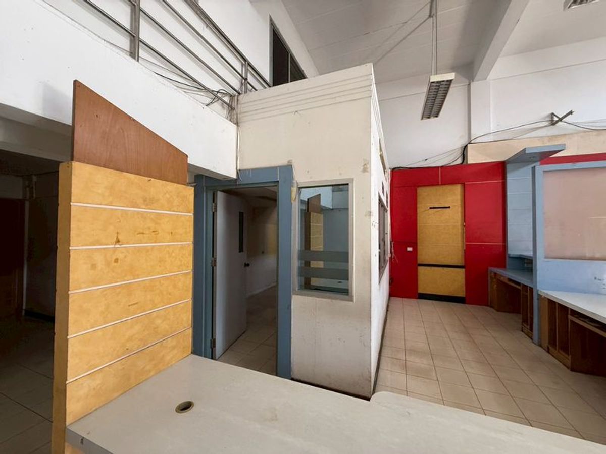 For SaleShop HouseUttaradit : 4 -storey commercial building for sale, 46.5 square wah deck, Borom Asin Road, Tha It Subdistrict, Mueang District, Uttaradit Province