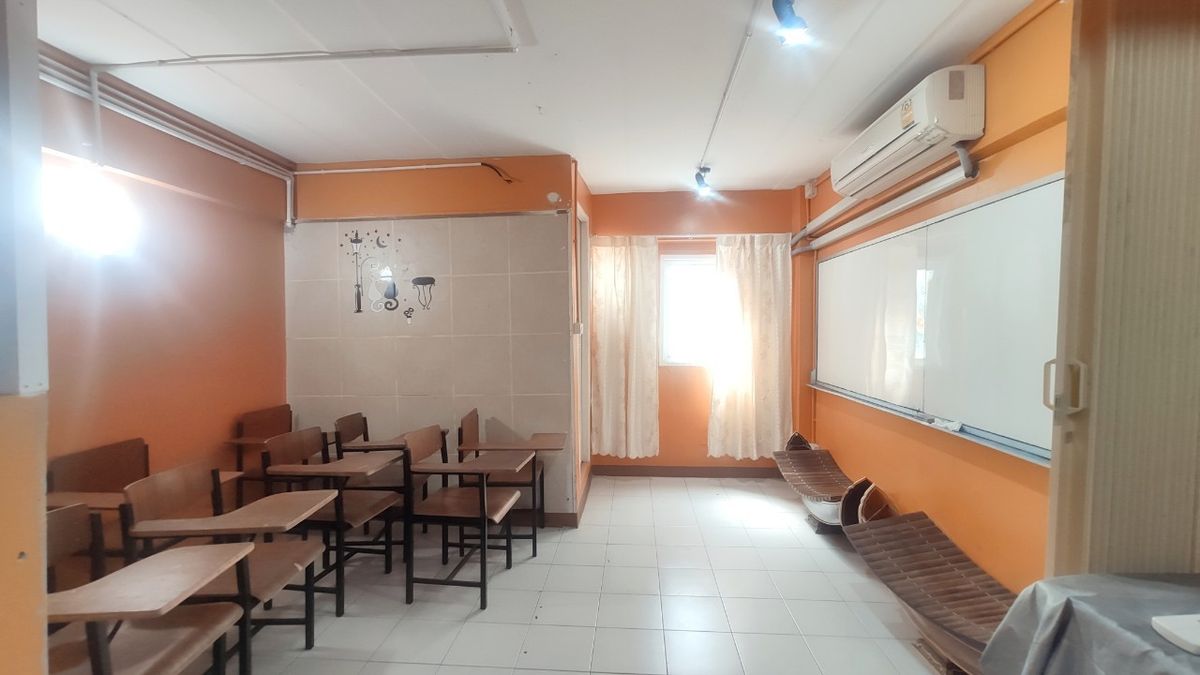 For RentShop HouseMin Buri, Romklao : Divided for rent, 1-2 floors, commercial buildings Next to Ramkhamhaeng Road Next to the Orange Line Nom Klao Station Near Triam Udom Suksa School, Size 20.3 square wah, 2 bedrooms, 2 bathrooms, Saphan Sung Subdistrict, Saphan Sung District, Bangkok