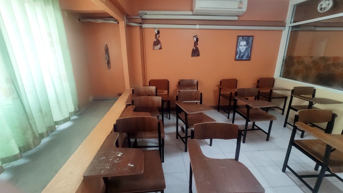 For RentShop HouseMin Buri, Romklao : Divided for rent, 1-2 floors, commercial buildings Next to Ramkhamhaeng Road Next to the Orange Line Nom Klao Station Near Triam Udom Suksa School, Size 20.3 square wah, 2 bedrooms, 2 bathrooms, Saphan Sung Subdistrict, Saphan Sung District, Bangkok