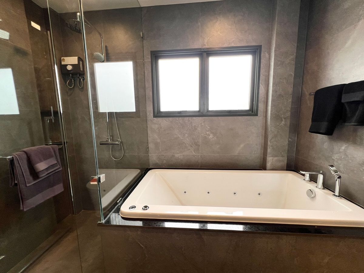 ขายบ้านนวมินทร์ รามอินทรา : 🏛️Bangkok Boulevard Signature รามอินทรา - วัชรพล🔥บ้านเดี่ยว 2 ชั้น ขนาด 391 ตร.ม. 87.4 ตร.ว. | 4 ห้องนอน 5 ห้องน้ำ 4 ที่จอด เริ่ม 20 MB ติดต่อนัดชม Tel.0922635410 (เอิร์ธ)