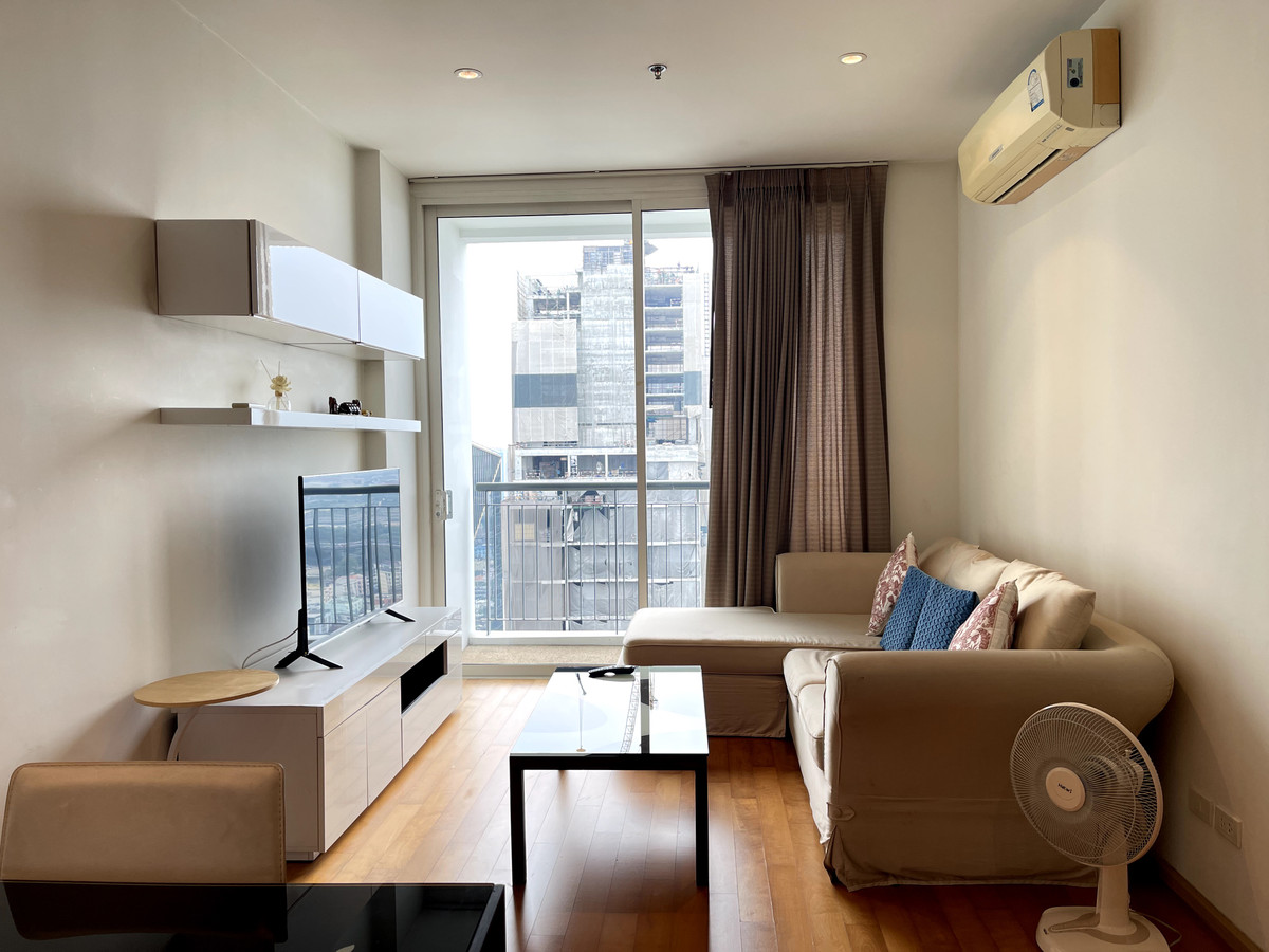 ให้เช่าคอนโดราชเทวี พญาไท : ปล่อยเช่าและขายครับ Villa Rachatewi คอนโด High-rise คุณภาพจาก TCC Capital Land ห้องนี้เหมาะสำหรับคนที่ชอบความโปร่งโล่ง เพราะอยู่บนชั้น 30 และมีขนาดกว้างถึง 55 ตรม. ซึ่งใหญ่กว่า 1 Bedroom ทั่วไปในโซนนี้เกือบเท่าตัวครับ