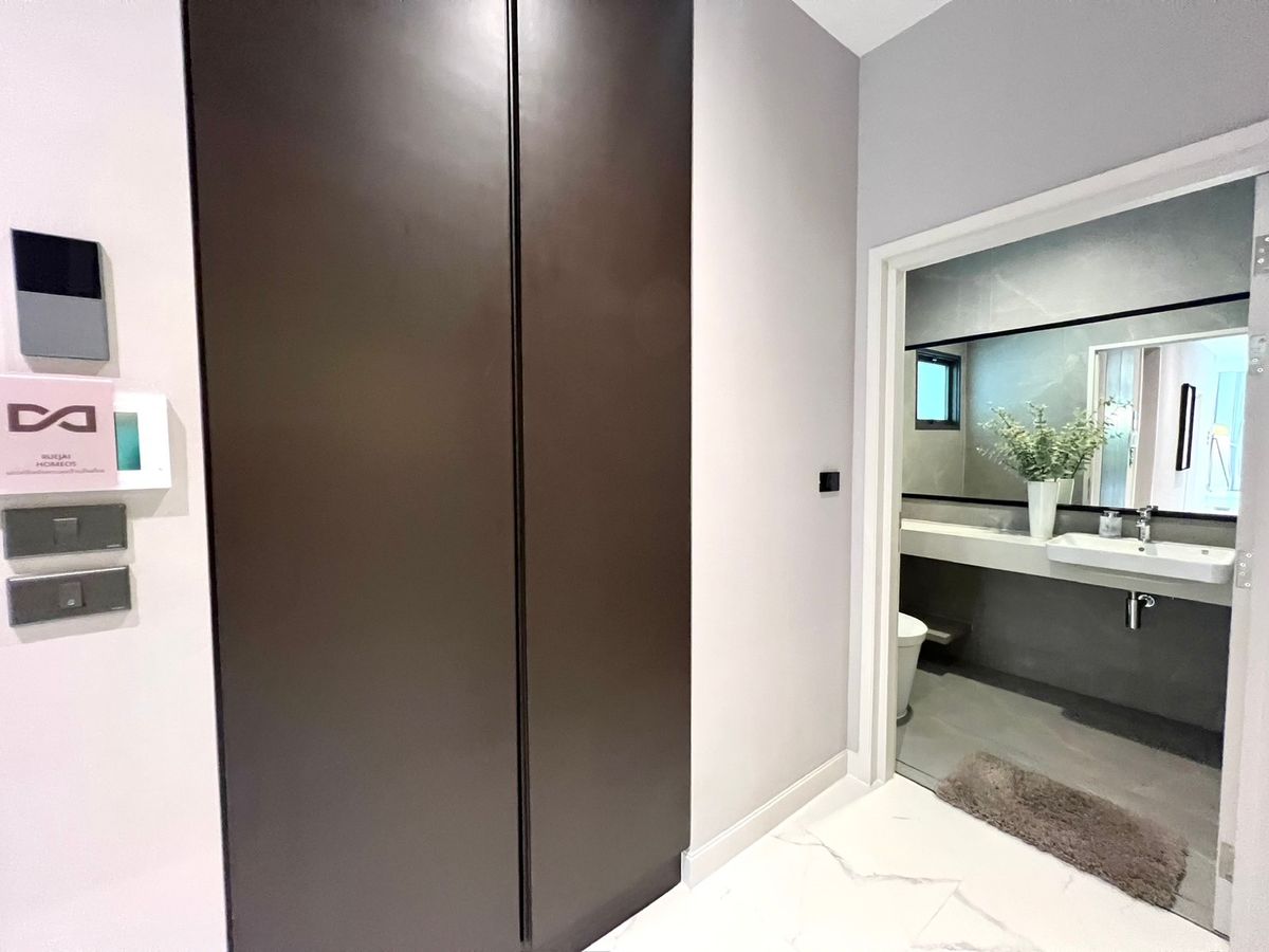 ขายบ้านนวมินทร์ รามอินทรา : 🏛️Bangkok Boulevard Signature รามอินทรา - วัชรพล🔥บ้านเดี่ยว 2 ชั้น ขนาด 391 ตร.ม. 87.4 ตร.ว. | 4 ห้องนอน 5 ห้องน้ำ 4 ที่จอด เริ่ม 20 MB ติดต่อนัดชม Tel.0922635410 (เอิร์ธ)