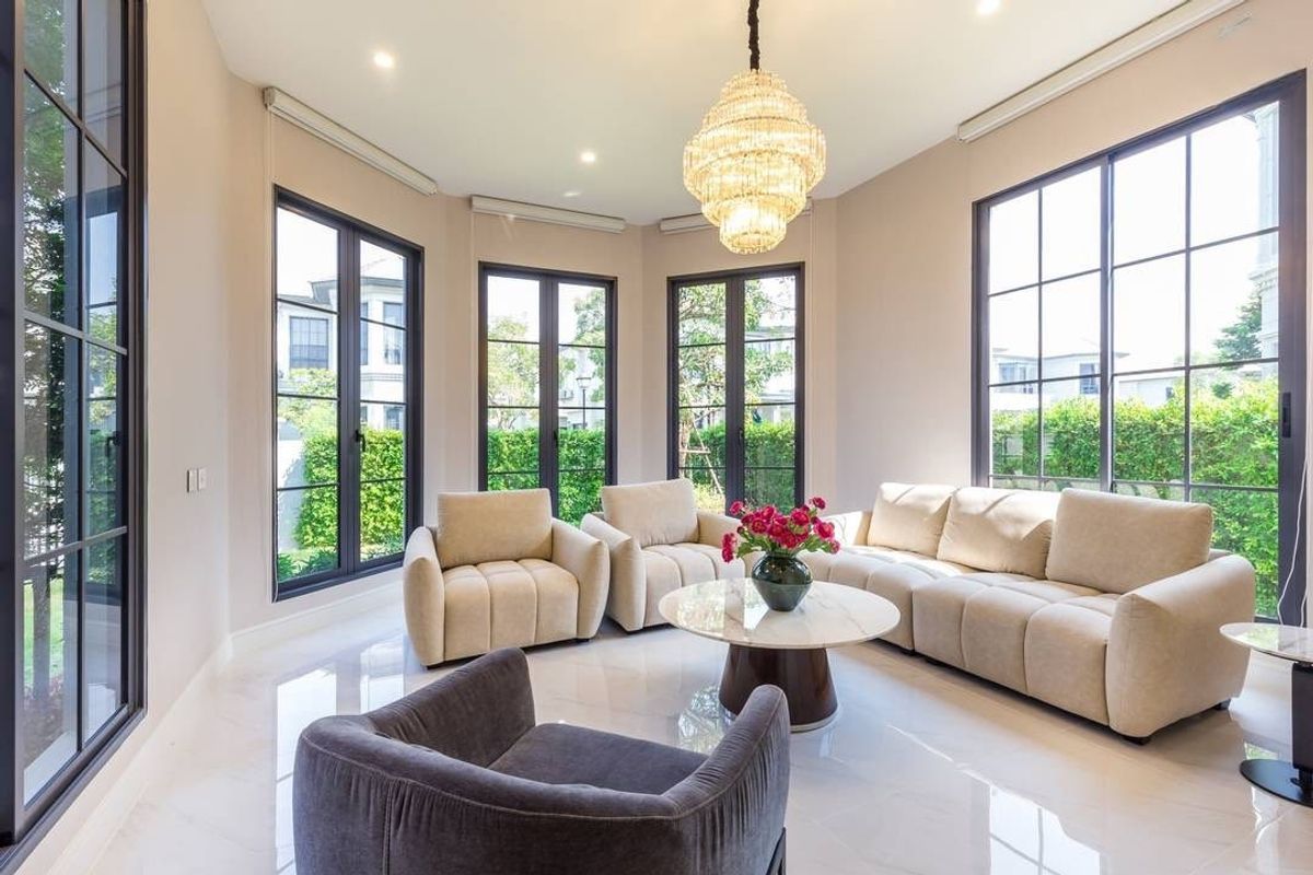 บ้านพัฒนาการ ศรีนครินทร์ : 🏡✨ ที่สุดของความหรูหรา! คฤหาสน์ สไตล์ Modern Classic  นาราสิริ - กรุงเทพกรีฑา ✨🏡