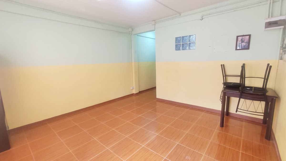 For RentShop HouseMin Buri, Romklao : Divided for rent, 1-2 floors, commercial buildings Next to Ramkhamhaeng Road Next to the Orange Line Nom Klao Station Near Triam Udom Suksa School, Size 20.3 square wah, 2 bedrooms, 2 bathrooms, Saphan Sung Subdistrict, Saphan Sung District, Bangkok