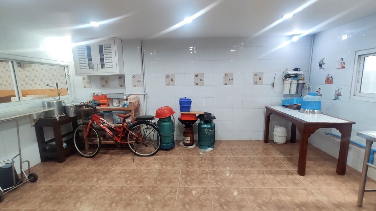 For RentShop HouseMin Buri, Romklao : Divided for rent, 1-2 floors, commercial buildings Next to Ramkhamhaeng Road Next to the Orange Line Nom Klao Station Near Triam Udom Suksa School, Size 20.3 square wah, 2 bedrooms, 2 bathrooms, Saphan Sung Subdistrict, Saphan Sung District, Bangkok