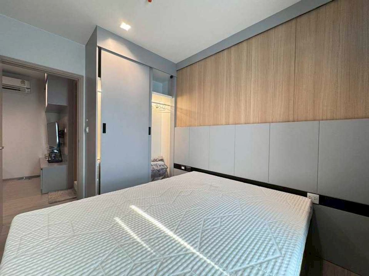 For RentCondoThaphra, Talat Phlu, Wutthakat : ★ Life Sathorn Sierra ★ 35 sq m., 17th floor (2 bedrooms, 1 bathroom), ★near BTS Talat Phlu, connected to Icon Siam ★only 5 minutes to the CBD in the heart of the city like Sathorn★ Many amenities★ Complete electrical appliances