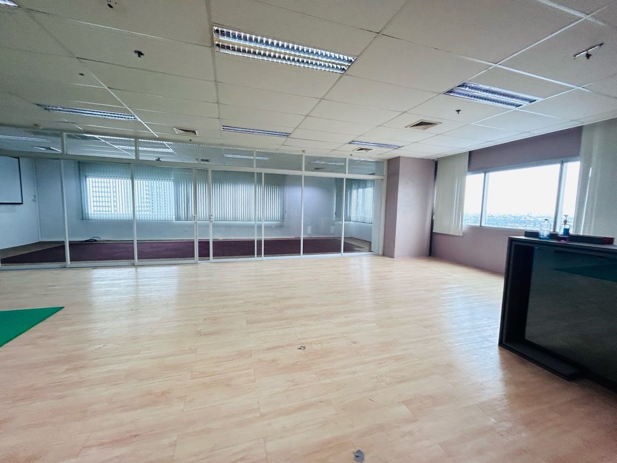 ให้เช่าสำนักงานนนทบุรี บางใหญ่ บางบัวทอง : ให้เช่า - สำนักงานเซ็นทรัลพลาซ่า แจ้งวัฒนะ ติดหน้า “MRT แจ้งวัฒนะ-ปากเกร็ด 26 และ 28”   ห่างจากทางขึ้นทางด่วนเพียง 1.4 กม. (ต่อรองได้)