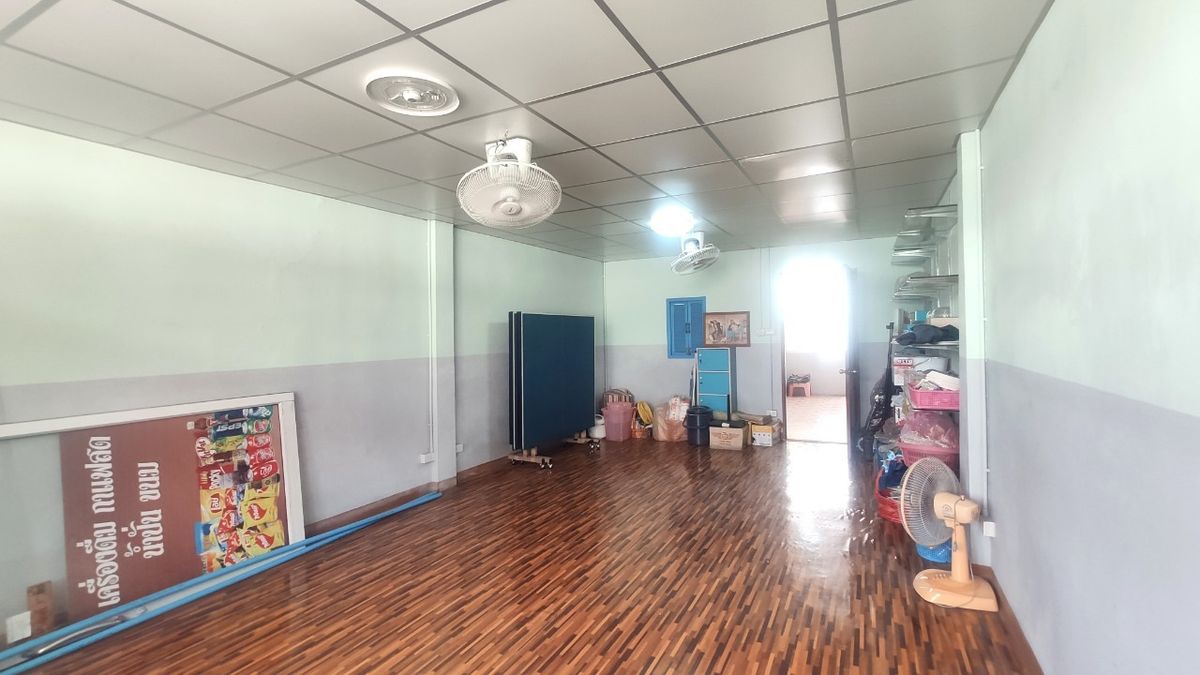 For RentShop HouseMin Buri, Romklao : Divided for rent, 1-2 floors, commercial buildings Next to Ramkhamhaeng Road Next to the Orange Line Nom Klao Station Near Triam Udom Suksa School, Size 20.3 square wah, 2 bedrooms, 2 bathrooms, Saphan Sung Subdistrict, Saphan Sung District, Bangkok