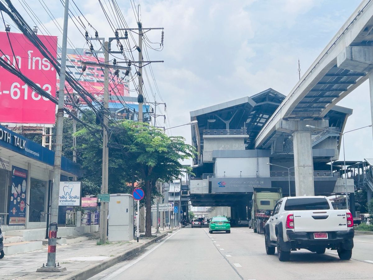 ให้เช่าสำนักงานนนทบุรี บางใหญ่ บางบัวทอง : ให้เช่า - สำนักงานเซ็นทรัลพลาซ่า แจ้งวัฒนะ ติดหน้า “MRT แจ้งวัฒนะ-ปากเกร็ด 26 และ 28”   ห่างจากทางขึ้นทางด่วนเพียง 1.4 กม. (ต่อรองได้)