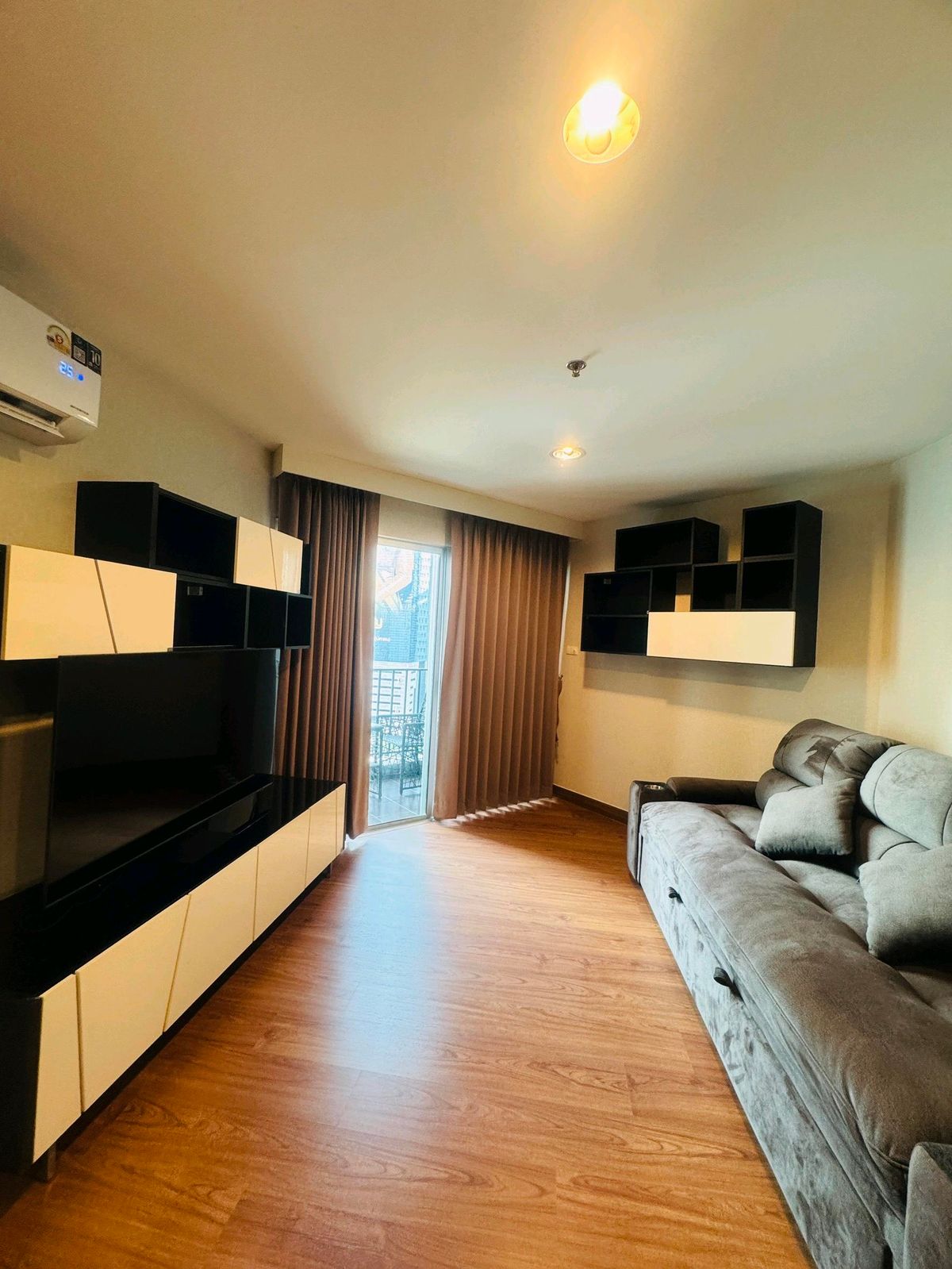For RentCondoRama9, Petchburi, RCA : available now. Just renovated!!!for rent 1 bedroom 49 sqm. Belle Grand Rama 9 Condo