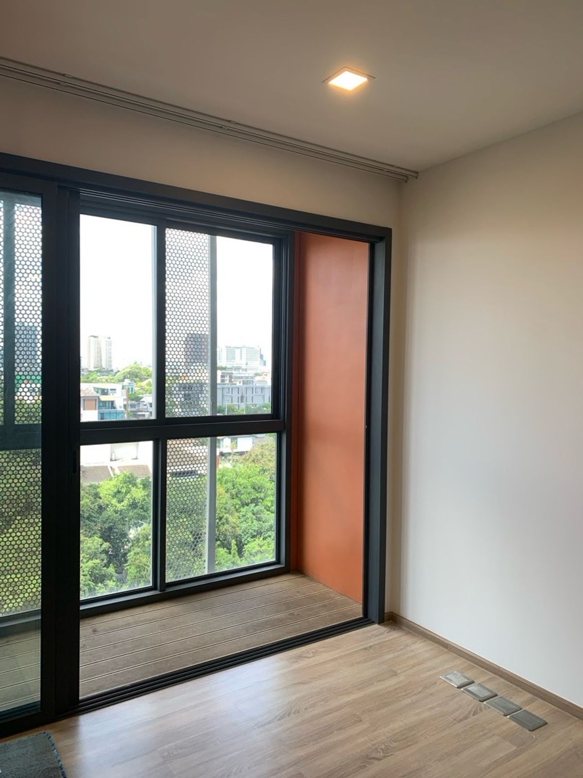 ให้เช่าคอนโดสุขุมวิท อโศก ทองหล่อ : Condo for rent Taka Haus Ekkamai Monthly 28,000 thb.