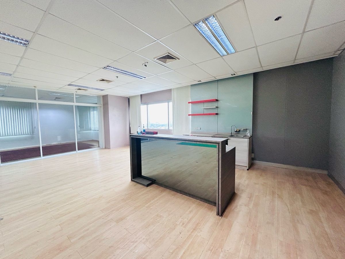 ให้เช่าสำนักงานนนทบุรี บางใหญ่ บางบัวทอง : ให้เช่า - สำนักงานเซ็นทรัลพลาซ่า แจ้งวัฒนะ ติดหน้า “MRT แจ้งวัฒนะ-ปากเกร็ด 26 และ 28”   ห่างจากทางขึ้นทางด่วนเพียง 1.4 กม. (ต่อรองได้)