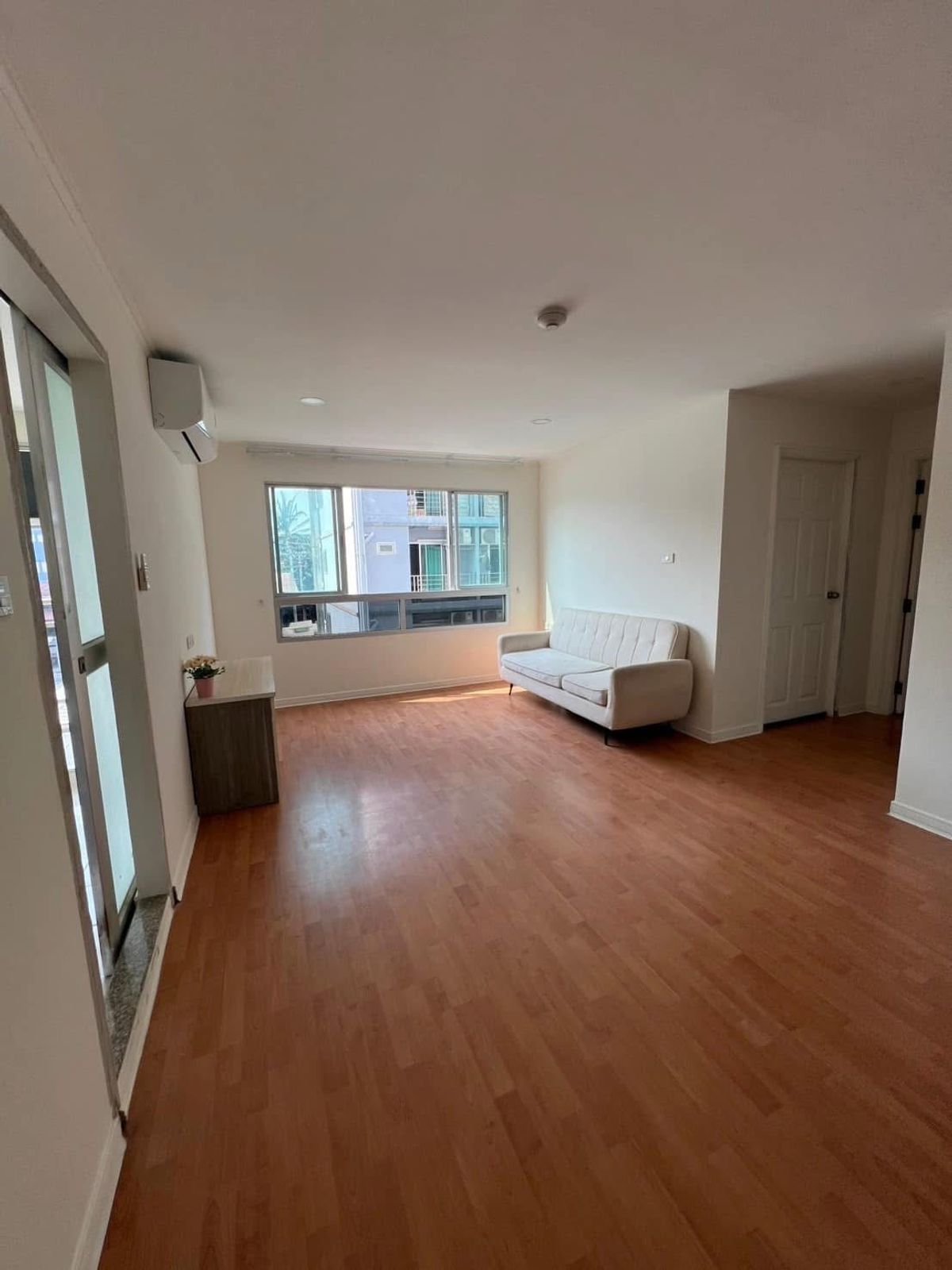 ขายคอนโดรัชดา ห้วยขวาง : 📣 [For Sale] ขายด่วน !! คอนโด Lumpini Ville Cultural Center