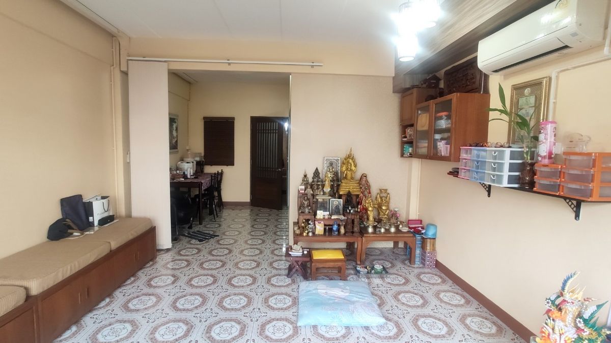 For RentShop HouseMin Buri, Romklao : Divided for rent, 1-2 floors, commercial buildings Next to Ramkhamhaeng Road Next to the Orange Line Nom Klao Station Near Triam Udom Suksa School, Size 20.3 square wah, 2 bedrooms, 2 bathrooms, Saphan Sung Subdistrict, Saphan Sung District, Bangkok