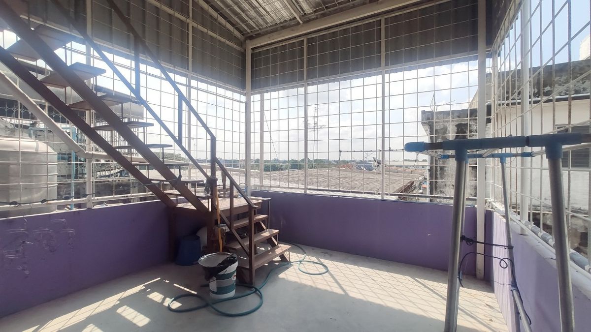 For RentShop HouseMin Buri, Romklao : Divided for rent, 1-2 floors, commercial buildings Next to Ramkhamhaeng Road Next to the Orange Line Nom Klao Station Near Triam Udom Suksa School, Size 20.3 square wah, 2 bedrooms, 2 bathrooms, Saphan Sung Subdistrict, Saphan Sung District, Bangkok