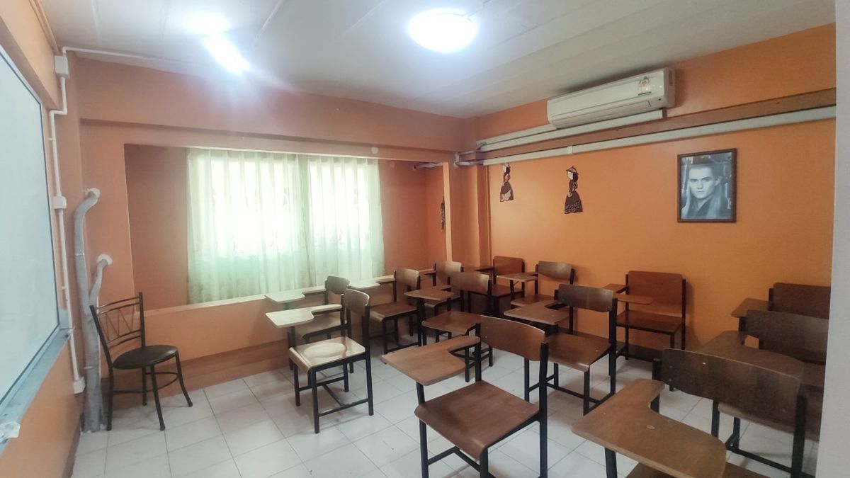 For RentShop HouseMin Buri, Romklao : Divided for rent, 1-2 floors, commercial buildings Next to Ramkhamhaeng Road Next to the Orange Line Nom Klao Station Near Triam Udom Suksa School, Size 20.3 square wah, 2 bedrooms, 2 bathrooms, Saphan Sung Subdistrict, Saphan Sung District, Bangkok