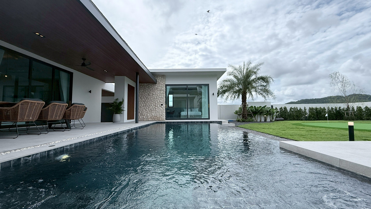 For SaleHuahin, Prachuap Khiri Khan, Pran Buri : Pool Villa Hua Hin, which comes with a private golf course and a mountain view of half rai