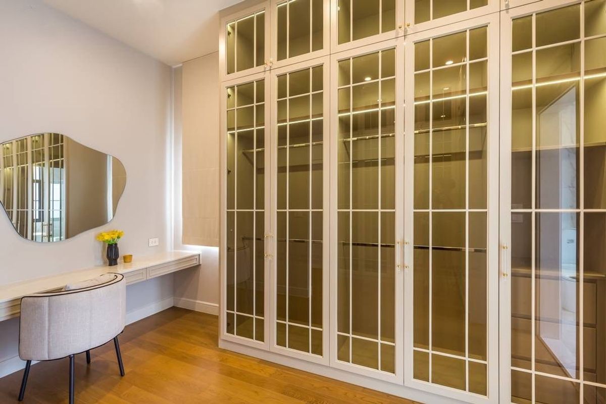 บ้านพัฒนาการ ศรีนครินทร์ : 🏡✨ ที่สุดของความหรูหรา! คฤหาสน์ สไตล์ Modern Classic  นาราสิริ - กรุงเทพกรีฑา ✨🏡