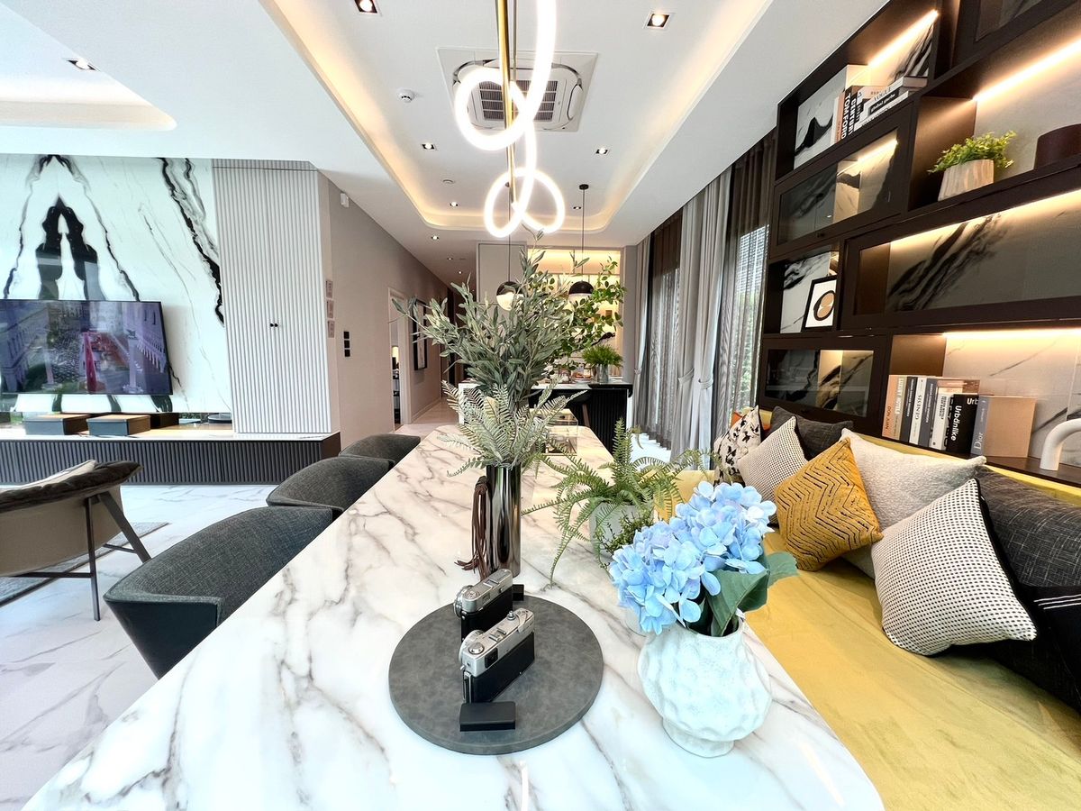 ขายบ้านนวมินทร์ รามอินทรา : 🏛️Bangkok Boulevard Signature รามอินทรา - วัชรพล🔥บ้านเดี่ยว 2 ชั้น ขนาด 391 ตร.ม. 87.4 ตร.ว. | 4 ห้องนอน 5 ห้องน้ำ 4 ที่จอด เริ่ม 20 MB ติดต่อนัดชม Tel.0922635410 (เอิร์ธ)