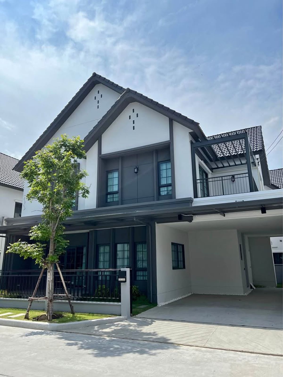 ให้เช่าบ้านบางนา แบริ่ง ลาซาล : ✨ บ้านเดี่ยวพร้อมอยู่ Centro Bangna 4 ห้องนอน เฟอร์นิเจอร์ครบ พร้อมเครื่องใช้ไฟฟ้า เลี้ยงสัตว์ได้ ใกล้ เมกะบางนา