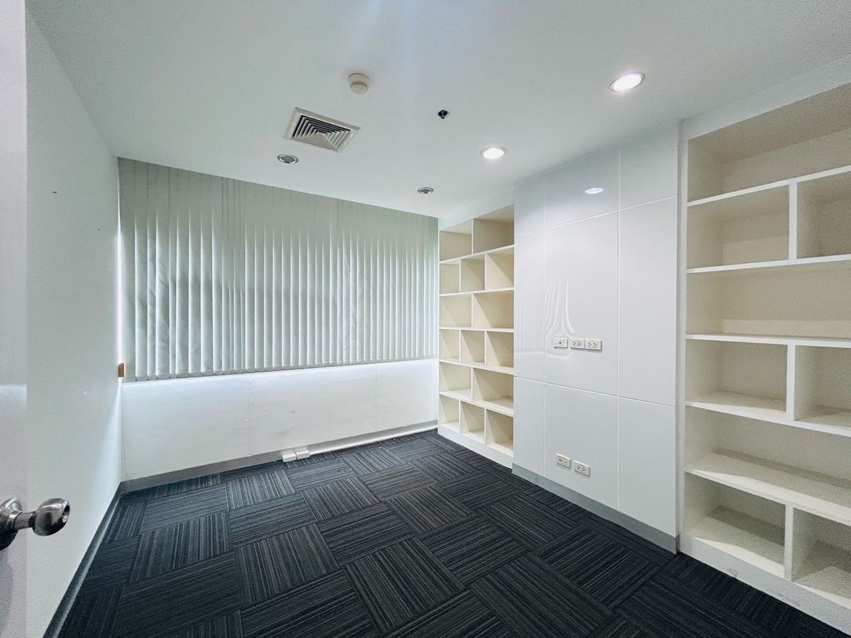 ให้เช่าสำนักงานนนทบุรี บางใหญ่ บางบัวทอง : ให้เช่า - สำนักงานเซ็นทรัลพลาซ่า แจ้งวัฒนะ ติดหน้า “MRT แจ้งวัฒนะ-ปากเกร็ด 26 และ 28”   ห่างจากทางขึ้นทางด่วนเพียง 1.4 กม. (ต่อรองได้)