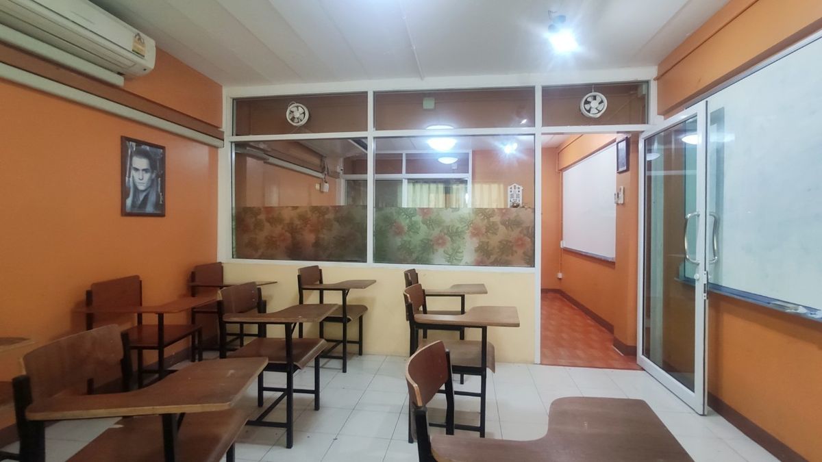 For RentShop HouseMin Buri, Romklao : Divided for rent, 1-2 floors, commercial buildings Next to Ramkhamhaeng Road Next to the Orange Line Nom Klao Station Near Triam Udom Suksa School, Size 20.3 square wah, 2 bedrooms, 2 bathrooms, Saphan Sung Subdistrict, Saphan Sung District, Bangkok