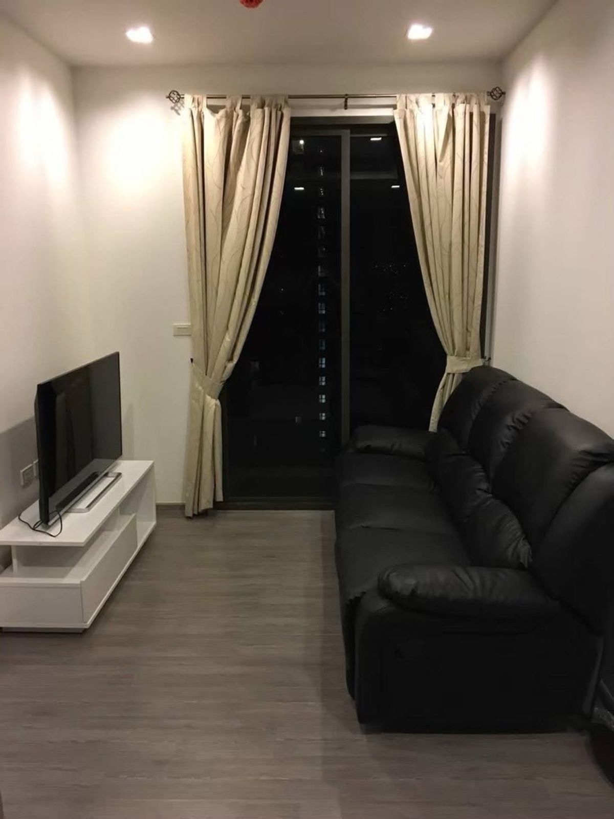 ให้เช่าคอนโดวงเวียนใหญ่ เจริญนคร : ให้เช่า Nye by Sansiri 
ขนาด 32 ตร.ม 1นอน 1น้ำ 
ชั้น 21 อาคาร A 
ราคา  15,000 บาท/เดือน 
