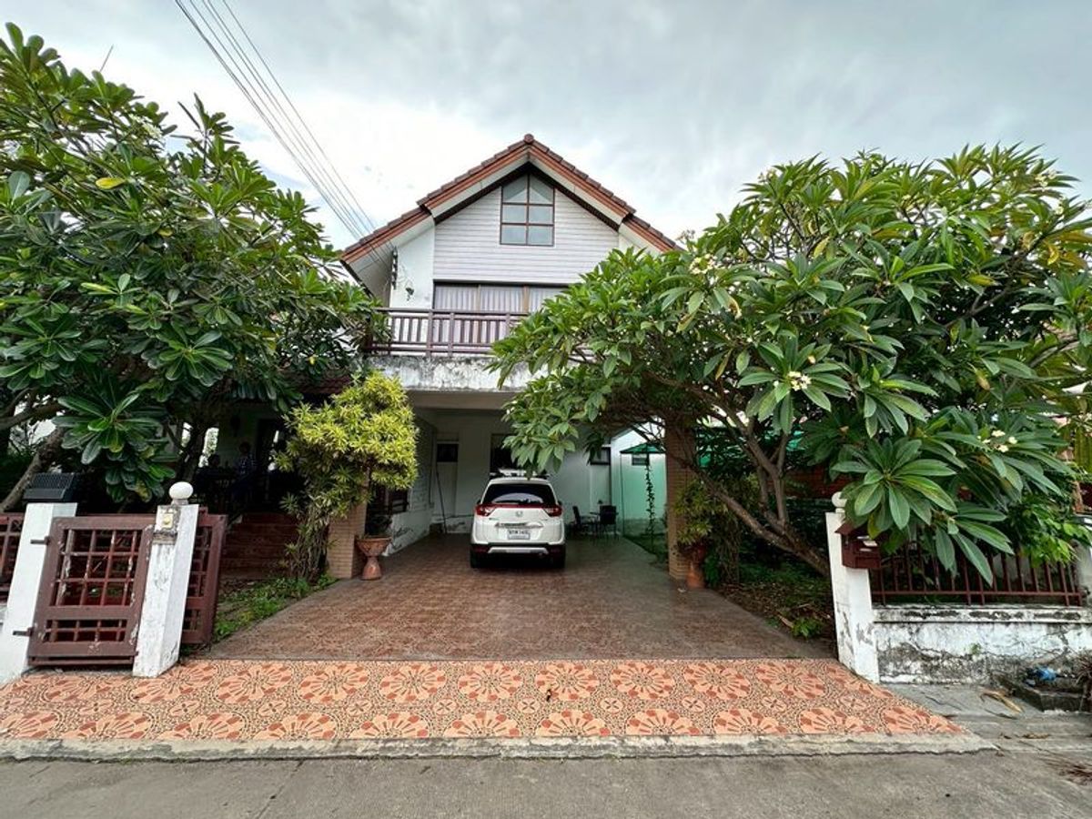 บ้านศรีราชา แหลมฉบัง บ้านบึง : ขาย และให้เช่า บ้านเดี่ยว 2 ชั้น ตกแต่งพร้อมอยู่ หมู่บ้านคันทรีโฮม 3 สุรศักดิ์ ศรีราชา ชลบุรี 