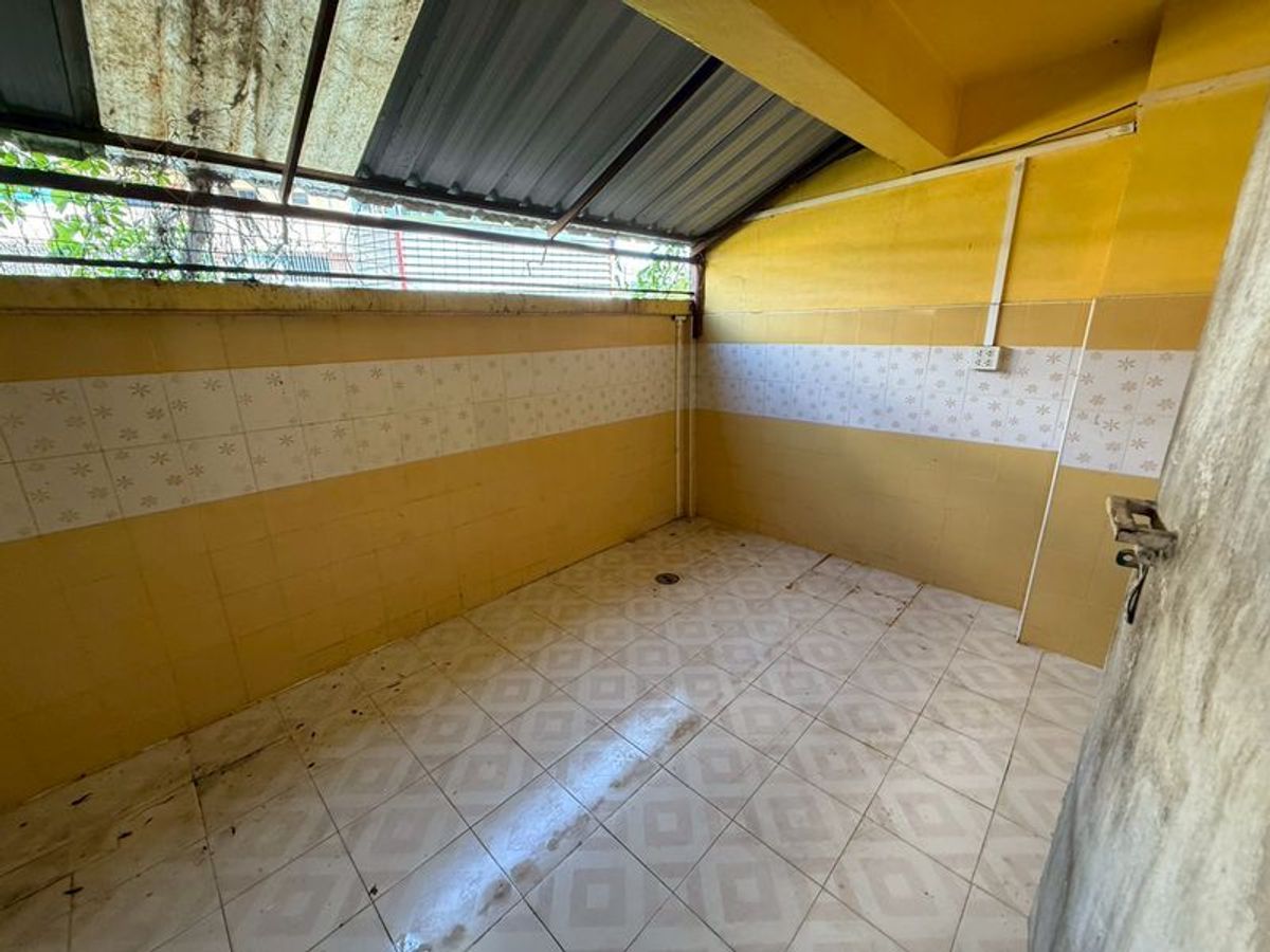 For SaleShop HouseUttaradit : 4 -storey commercial building for sale, 46.5 square wah deck, Borom Asin Road, Tha It Subdistrict, Mueang District, Uttaradit Province