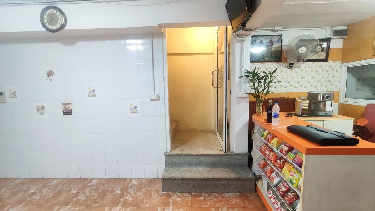 For RentShop HouseMin Buri, Romklao : Divided for rent, 1-2 floors, commercial buildings Next to Ramkhamhaeng Road Next to the Orange Line Nom Klao Station Near Triam Udom Suksa School, Size 20.3 square wah, 2 bedrooms, 2 bathrooms, Saphan Sung Subdistrict, Saphan Sung District, Bangkok