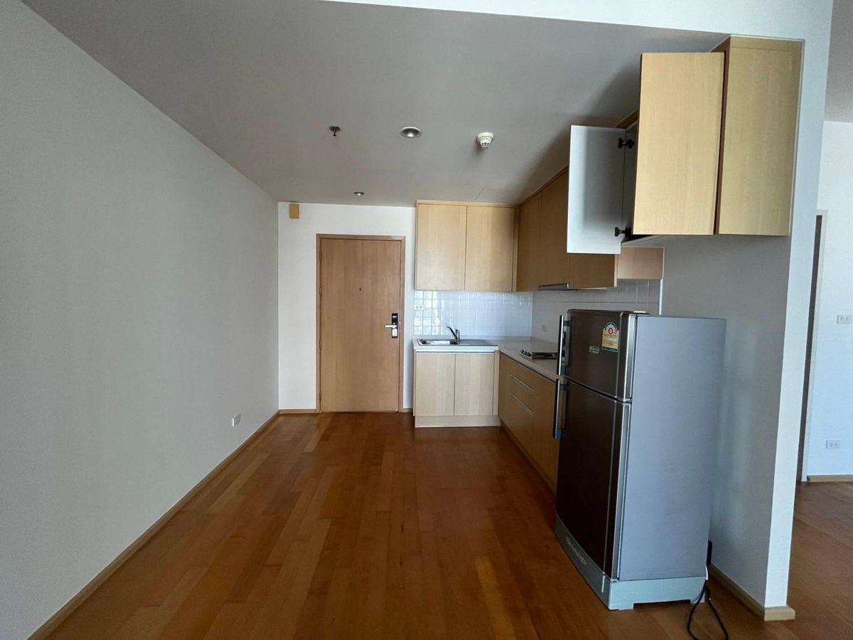 For RentCondoRatchathewi,Phayathai : Villa Rachatewi | Large Studio Room in the city center near BTS Ratchathewi (very good price for a big room in the city center!)