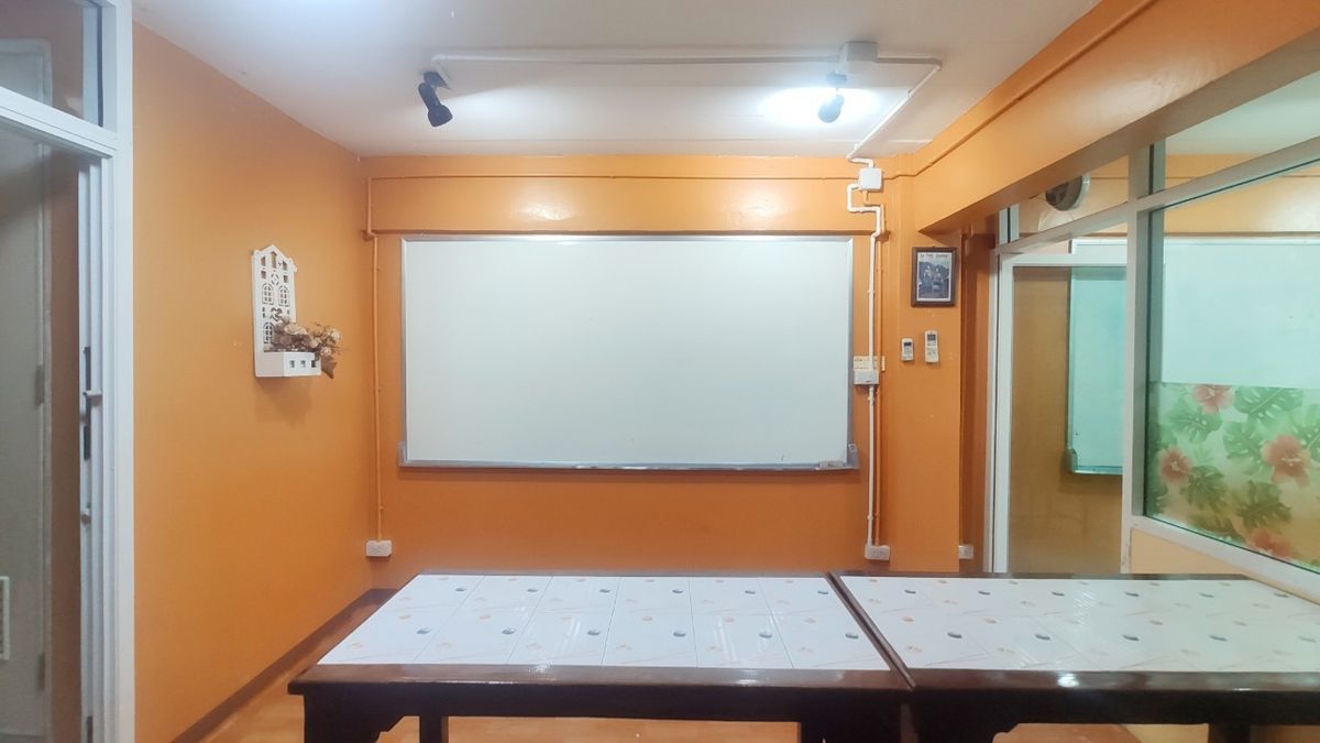 For RentShop HouseMin Buri, Romklao : Divided for rent, 1-2 floors, commercial buildings Next to Ramkhamhaeng Road Next to the Orange Line Nom Klao Station Near Triam Udom Suksa School, Size 20.3 square wah, 2 bedrooms, 2 bathrooms, Saphan Sung Subdistrict, Saphan Sung District, Bangkok