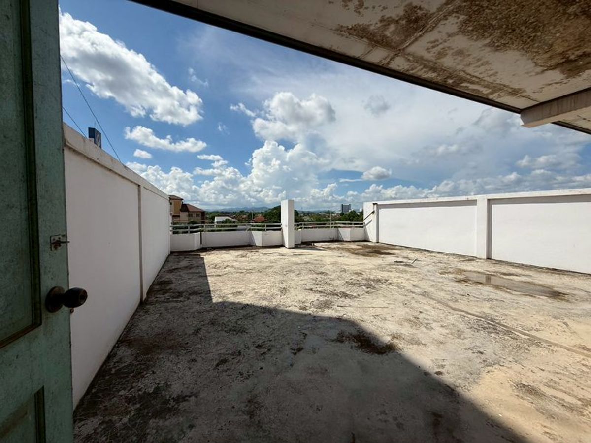 For SaleShop HouseUttaradit : 4 -storey commercial building for sale, 46.5 square wah deck, Borom Asin Road, Tha It Subdistrict, Mueang District, Uttaradit Province