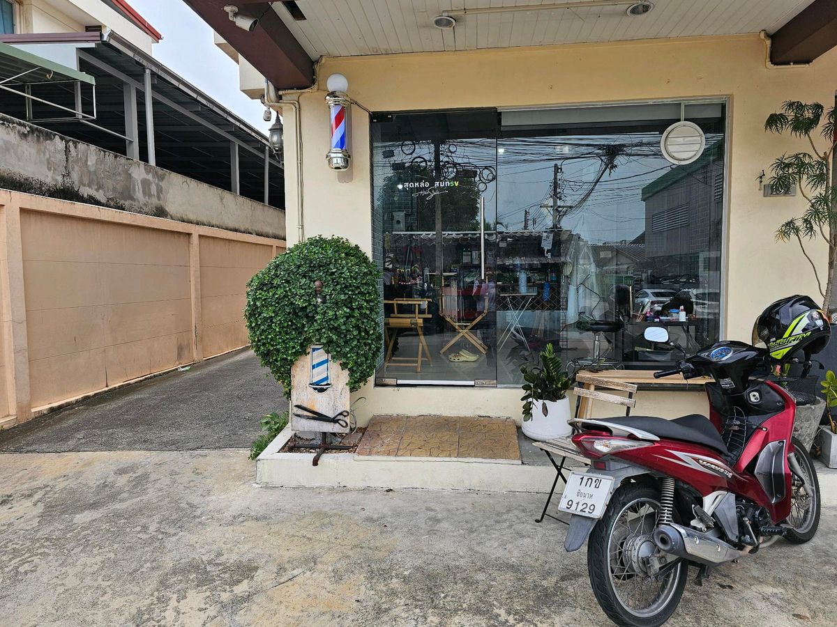 ให้เช่าร้านค้า/ตลาดนัดโชคชัย4 ลาดพร้าว71 : เช่าร้านค้า​ ติดถนน​ซอยทางลัด