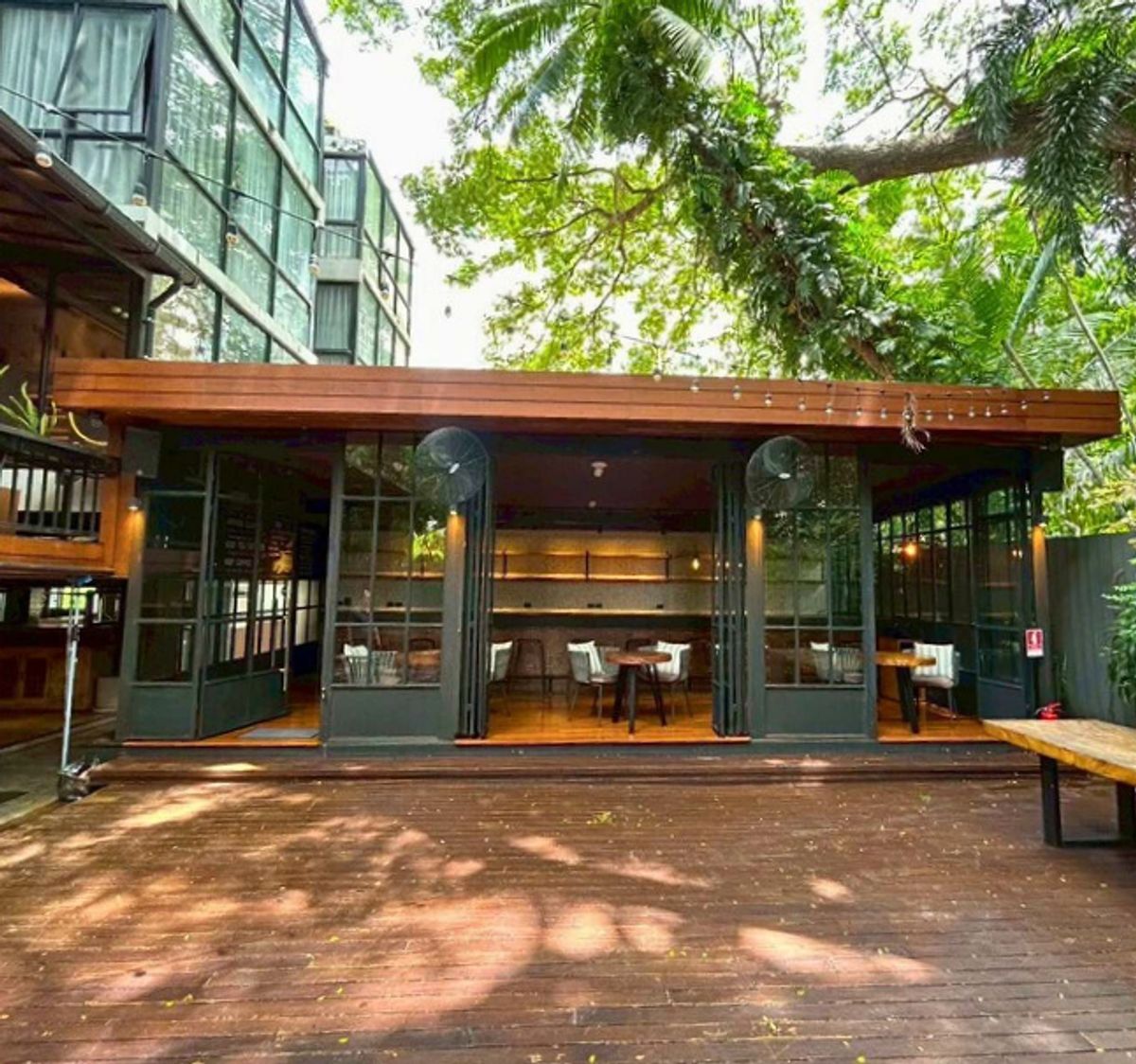 ให้เช่าโชว์รูมสาทร นราธิวาส : ให้เช่าพื้นที่ร้านอาหารและจัดเลี้ยงสุดเพอร์เฟ็กต์ ย่านสาธร / เย็นอากาศ