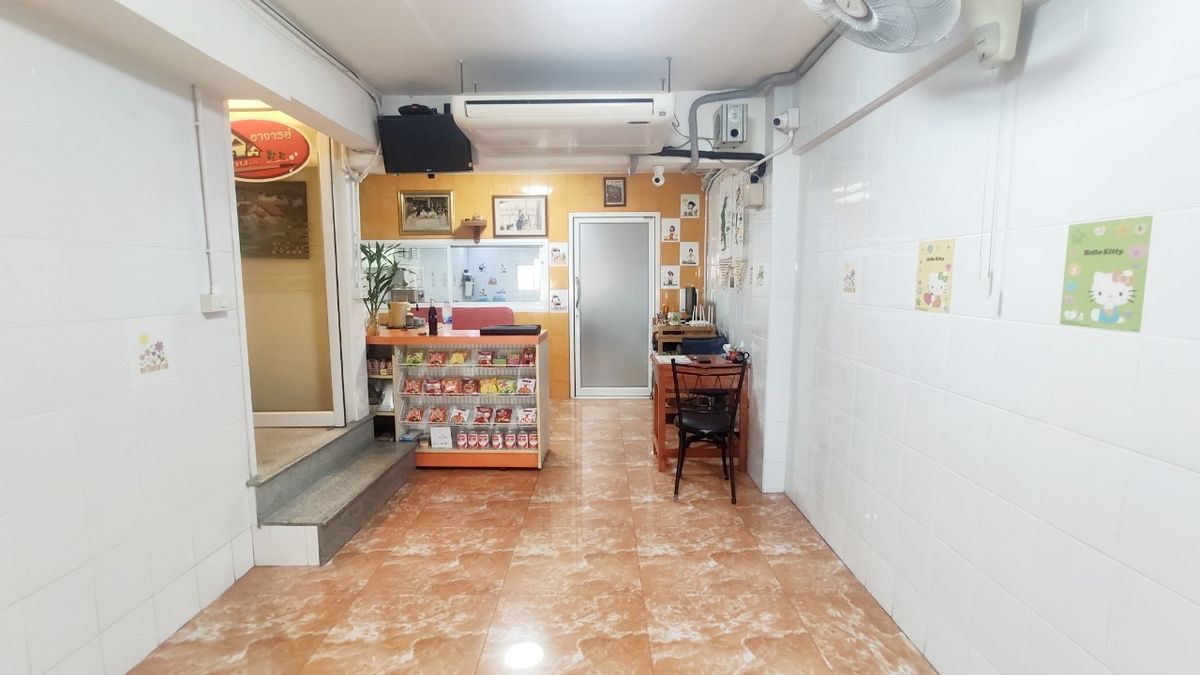 For RentShop HouseMin Buri, Romklao : Divided for rent, 1-2 floors, commercial buildings Next to Ramkhamhaeng Road Next to the Orange Line Nom Klao Station Near Triam Udom Suksa School, Size 20.3 square wah, 2 bedrooms, 2 bathrooms, Saphan Sung Subdistrict, Saphan Sung District, Bangkok