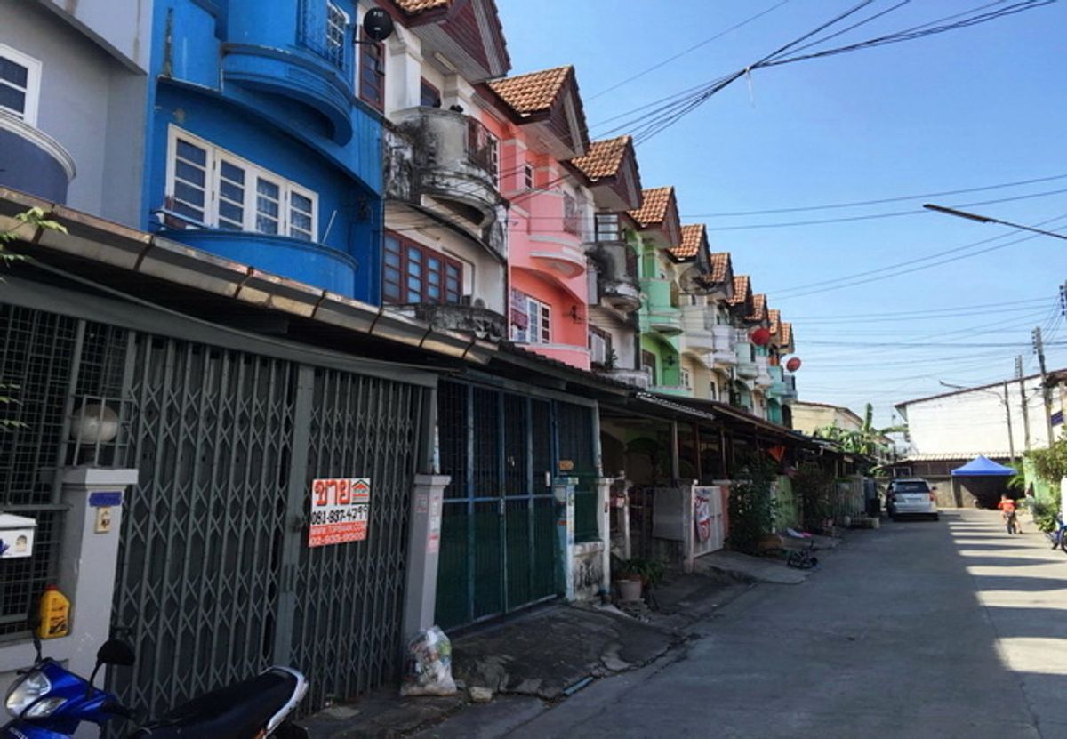 ขายทาวน์โฮมบางแค เพชรเกษม : ขายทาวน์เฮ้าส์ หมู่บ้านพงษ์ศิริชัย 1 ถนนเพชรเกษม เนื้อที่ 19 ตร.ว. 3 ชั้น 5 นอน 4 น้ำ ราคาต่อรองได้